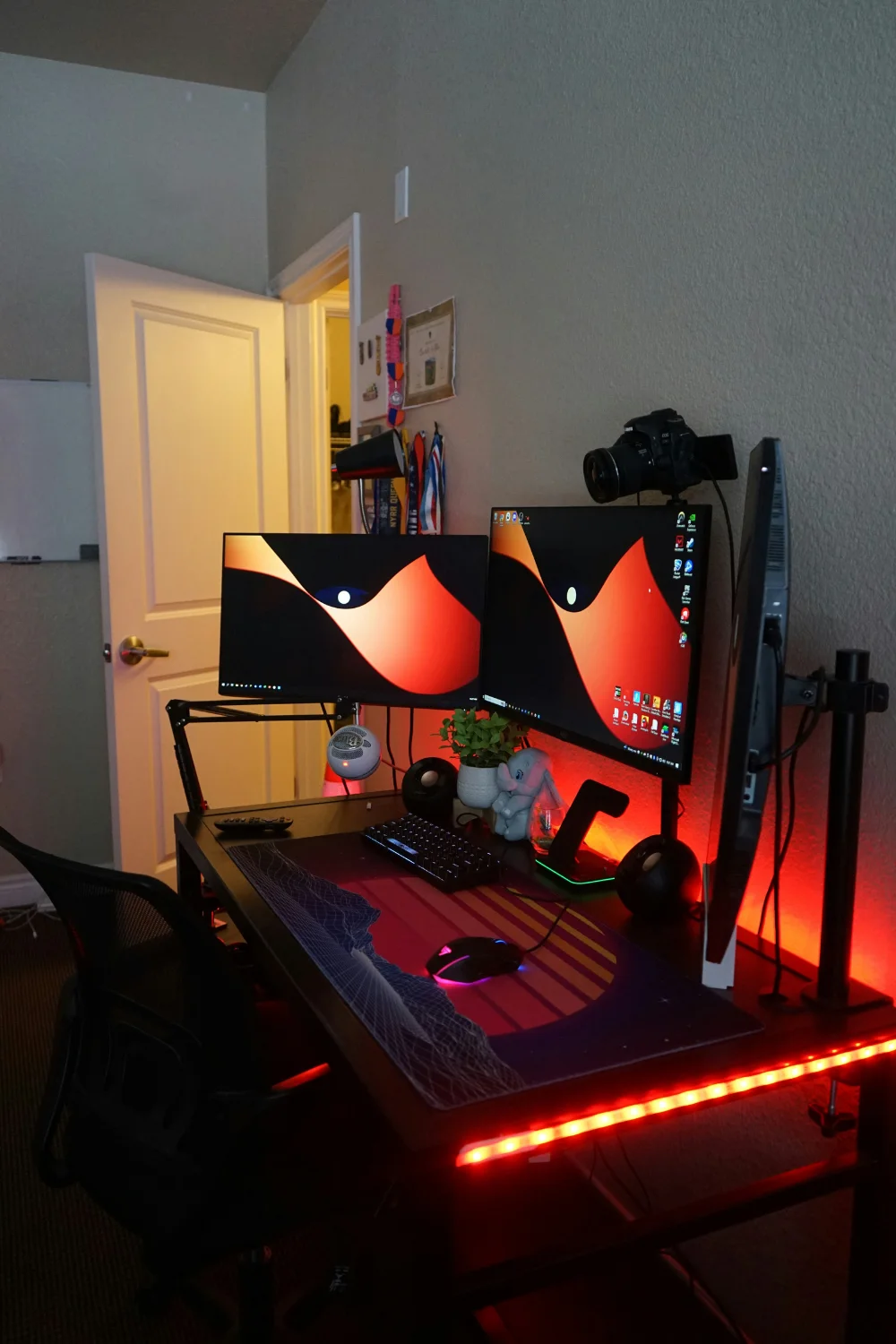 11 Gaming Decor Ideas That’ll Make Your Room Look Like a Pro Streamer’s 8 game room art