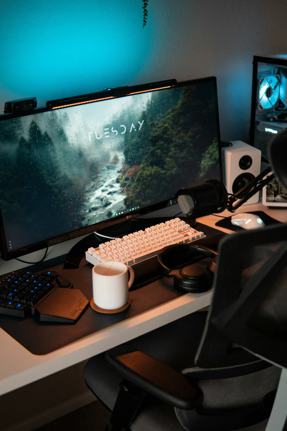 11 Gaming Decor Ideas That’ll Make Your Room Look Like a Pro Streamer’s 7 gamer room decor