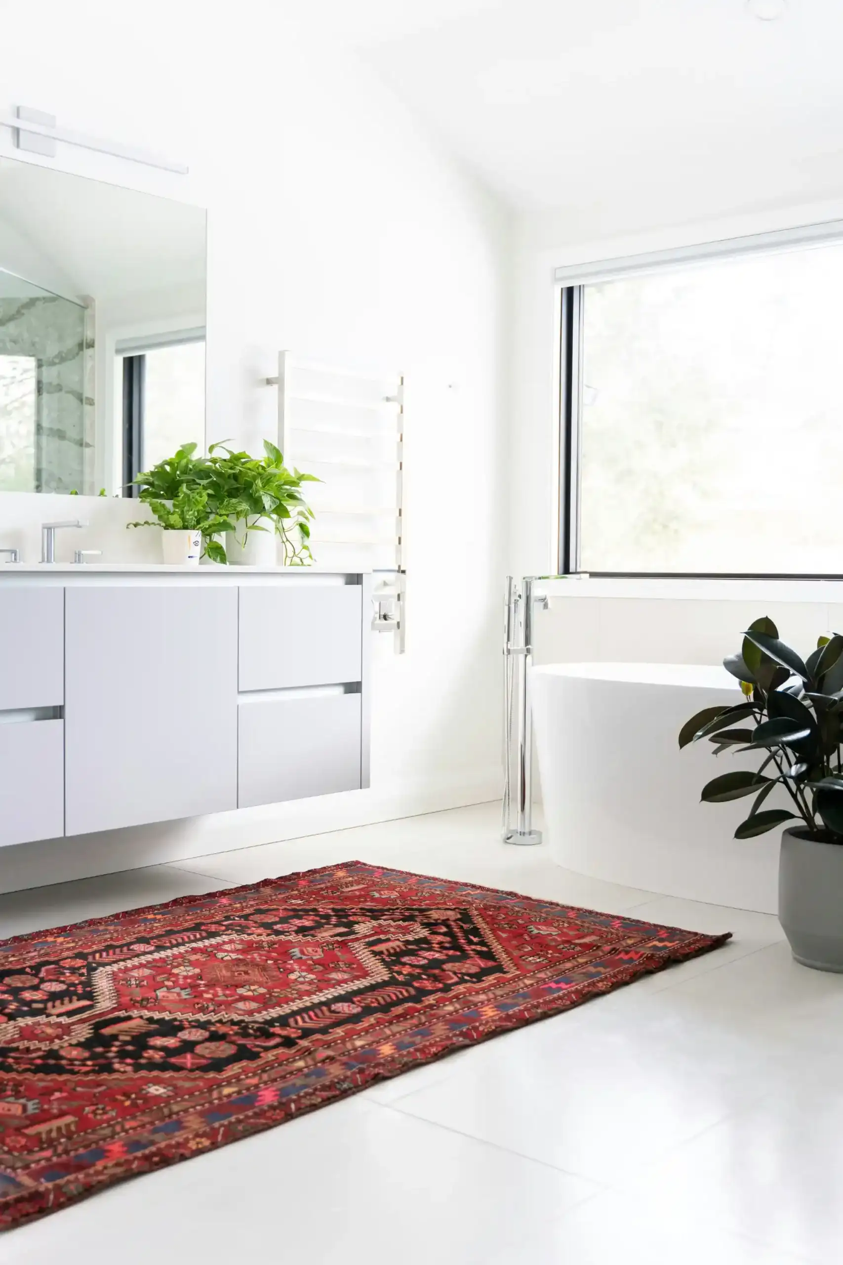 12 Best White Bathroom Ideas for a Luxurious Look 41 white small bathrooms idea