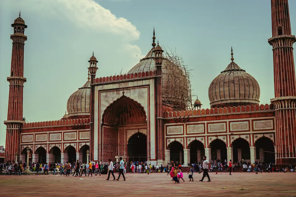 10+ Best Places to Visit in Delhi for First-Time Travelers 9 Jama Masjid