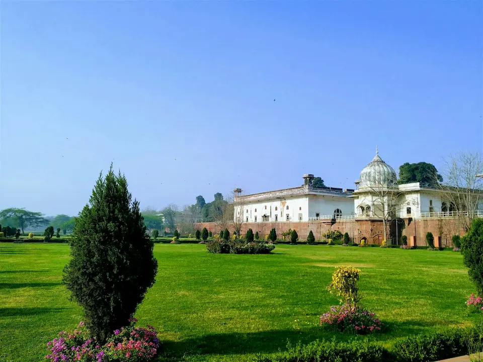 10+ Best Places to Visit in Delhi for First-Time Travelers 12 Raj Ghat