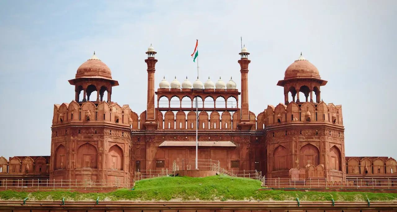 10+ Best Places to Visit in Delhi for First-Time Travelers 7 Red Fort