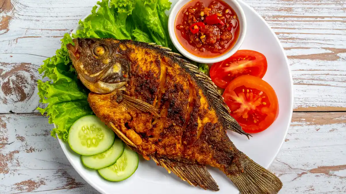 30 Easy Low-Calorie Meals to Start Your Weight Loss Journey 12 Tilapia Veracruz