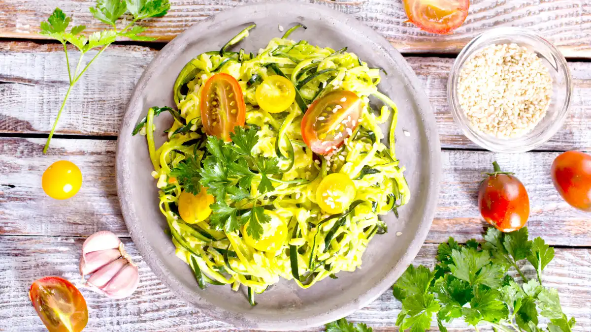 30 Easy Low-Calorie Meals to Start Your Weight Loss Journey 10 Zucchini Noodle