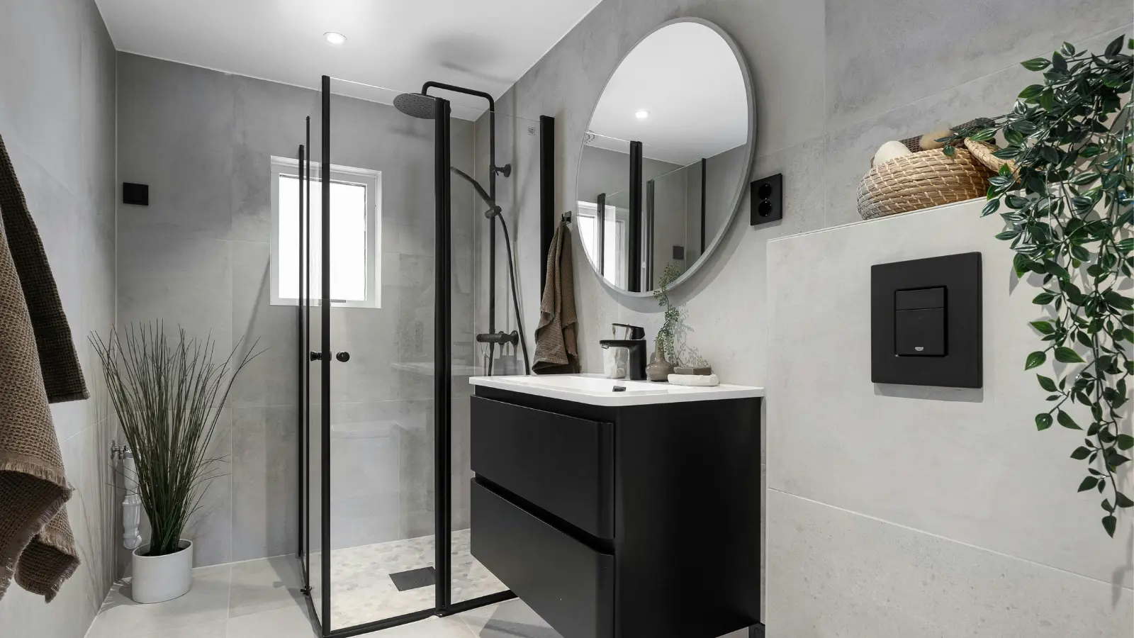 15 Stunning Minimalist Bathroom Ideas You’ll Love 1 athroom minimalist black