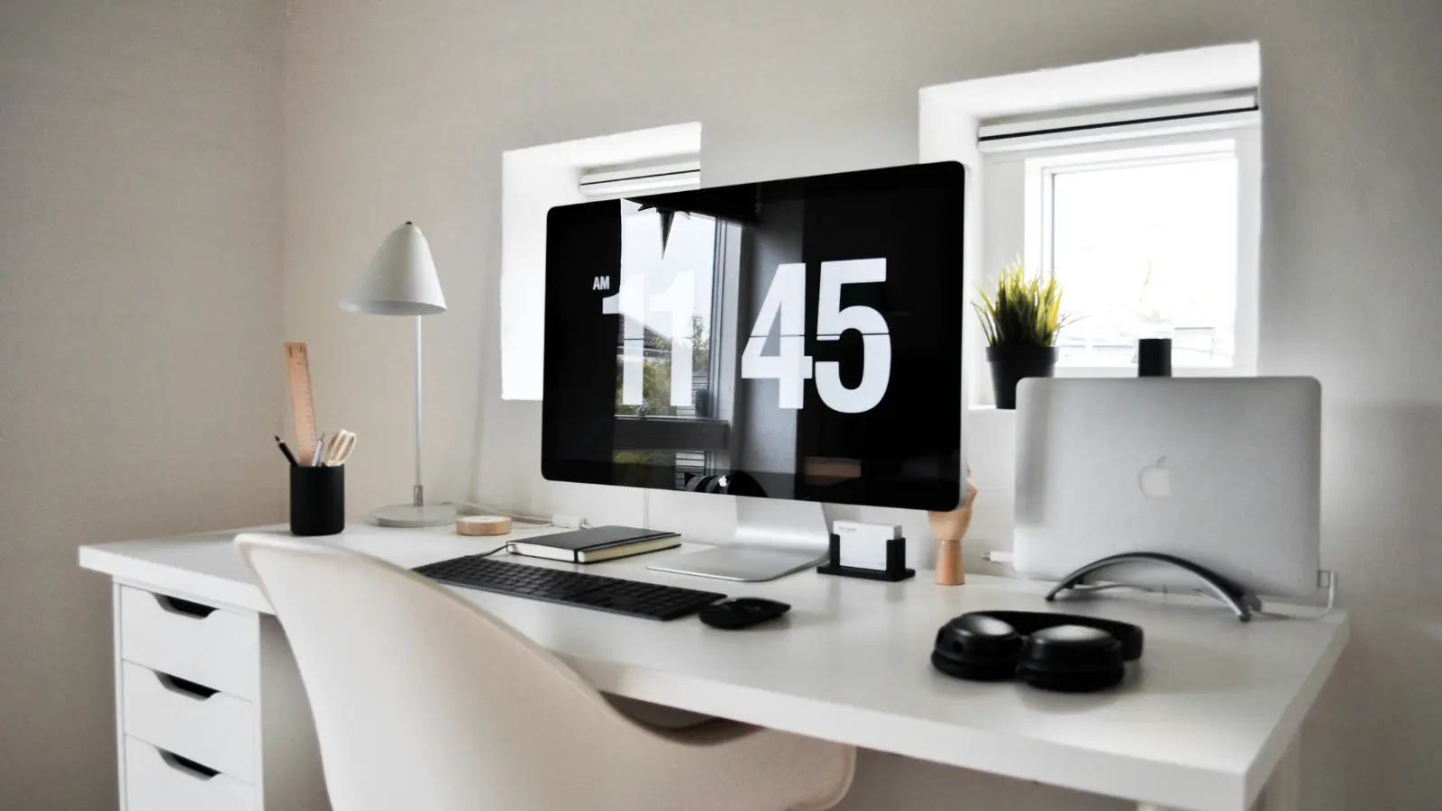 10 Best Office Design Ideas for Small & Large Spaces 1 contemporary home office