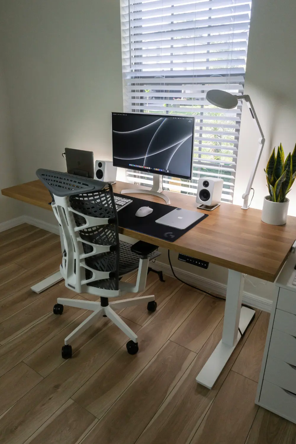 11 Space-Efficient Small Home Office Ideas You'll Love 12 ikea small office