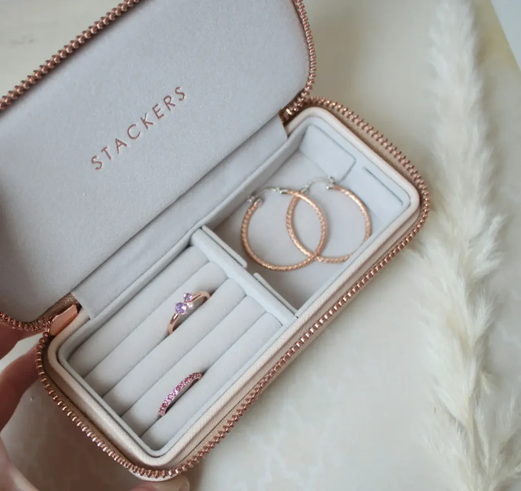 travel essentials women's clothing