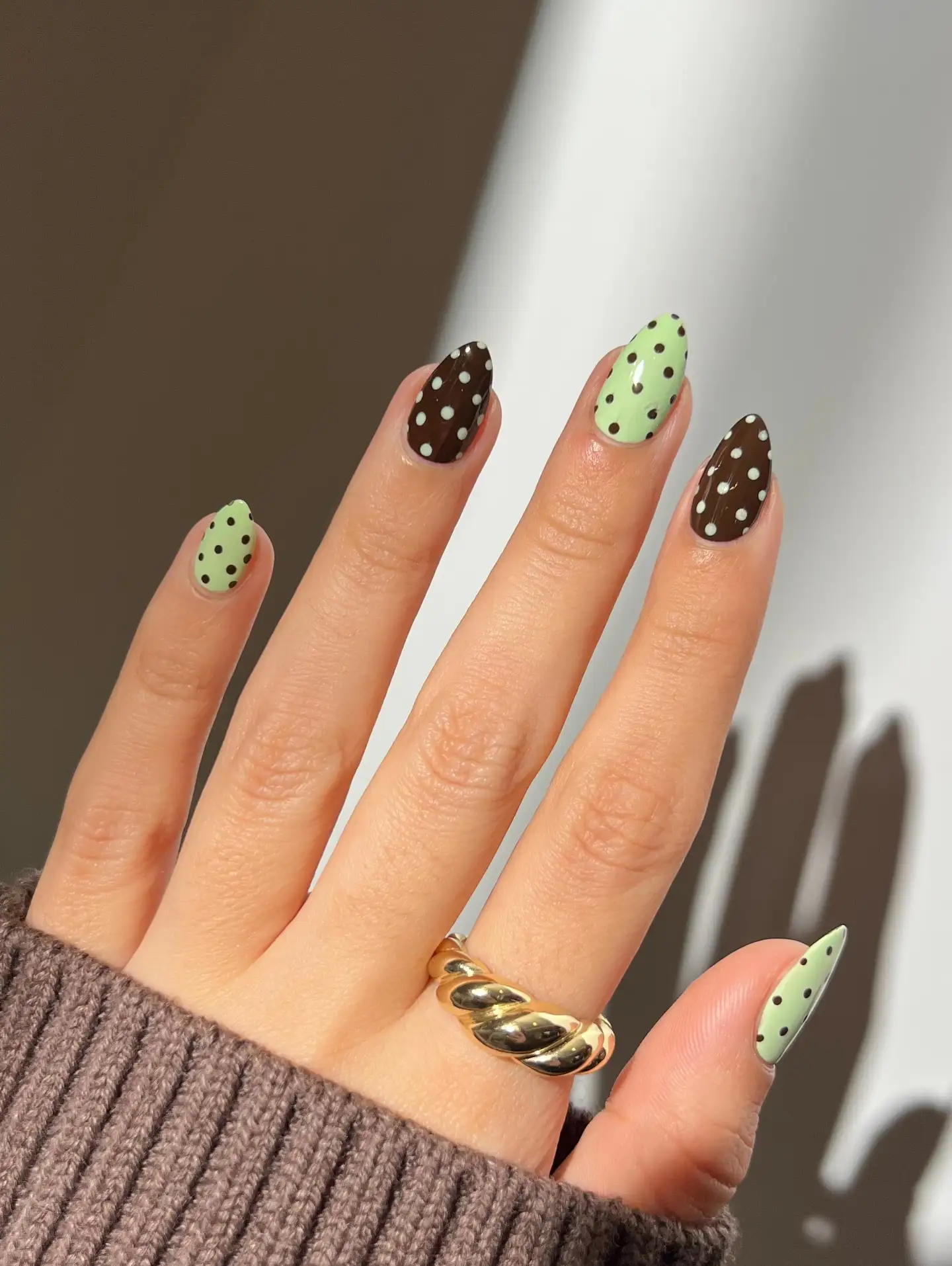 nails that match a green dress 2