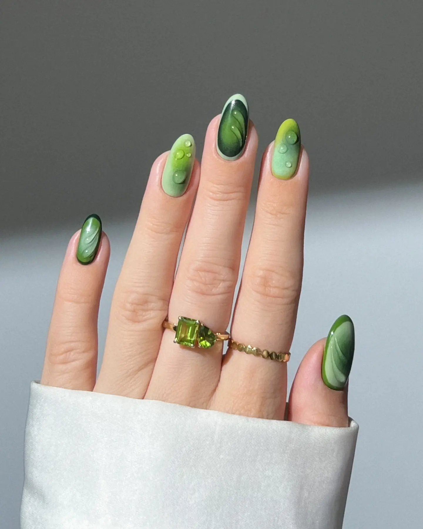 nails to match green dress 1